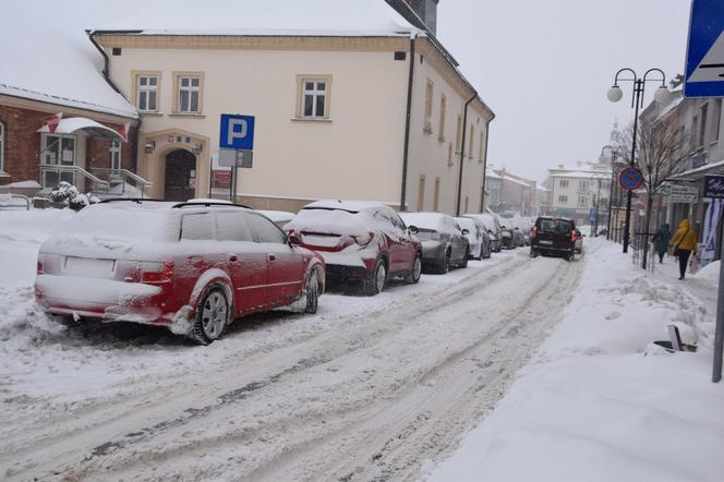 Zima nie odpuszcza. Pogodowy armagedon w podkarpackich miastach [ZDJĘCIA]