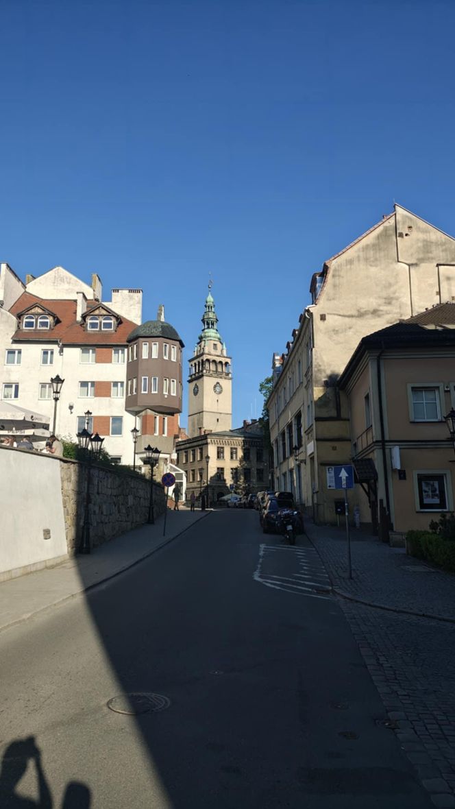 O tym mieście mówią "mała Praga". Twierdza, podziemia i najstarszy kamienny most 