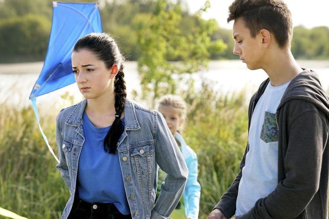 Barwy szczęścia, odcinek 1989. Luiza (Julia Zielińska), Mirek (Oliwier Kozłowski)