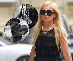 Monika Olejnik jak księżniczka rocka! Cała na czarno maszerował przez miasto