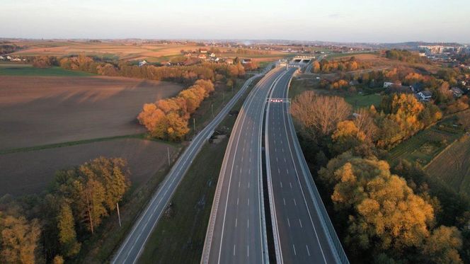 Tak na najnowszych zdjęciach prezentuje się północna obwodnica Krakowa S52