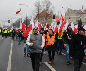 Protest rolników 20 marca w Lublinie. Przeszli ulicami miasta pod LUW