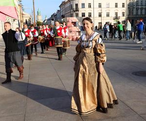 Korowód w ramach Międzynarodowego Festiwalu Renesansu w Lublinie