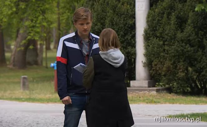M jak miłość, odcinek 1454. Katia (Joanna Jarmołowicz), Łukasz (Jakub Józefowicz)