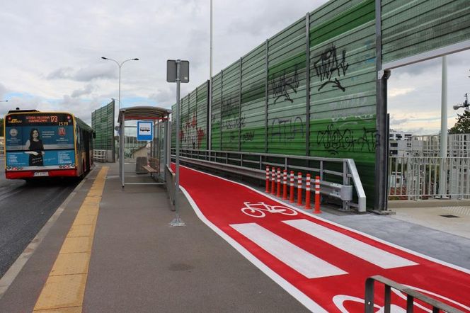 Pasażerowie autobusów mogą się wygodnie przesiadać na kolej na przystanku PKP Gocławek