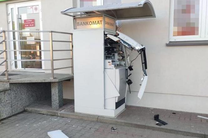 Potężny huk w Lesznie! Ktoś WYSADZIŁ bankomat i uciekł z łupem 