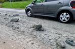 Tony betonu rozlały się na asfalt w Warszawie. Kierowca betoniarki zwiał! 