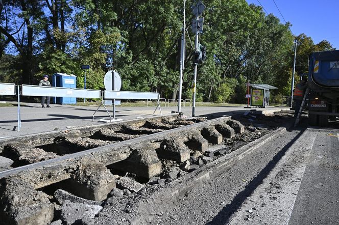 Remont torów na Waszyngtona. Pasażerowie osłupieli, chaos na przystankach