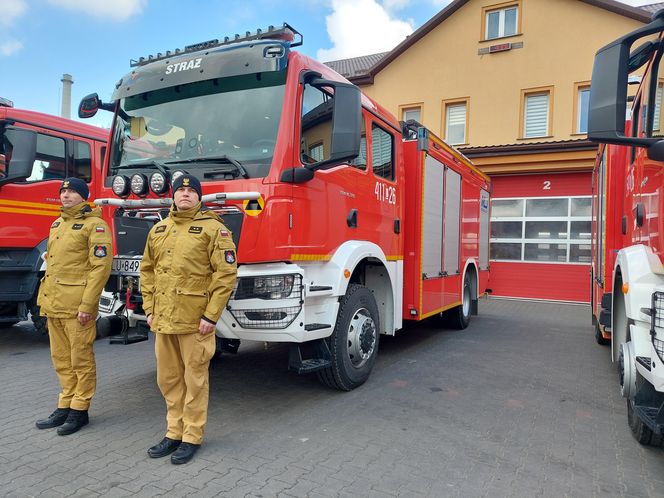 Przekazanie sprzętu strażakom