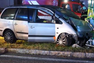 TRAGICZNY wypadek w Austrii! Polski kierowca osobówki ZGINĄŁ w zderzeniu z reklamą stacji benzynowej [WIDEO]
