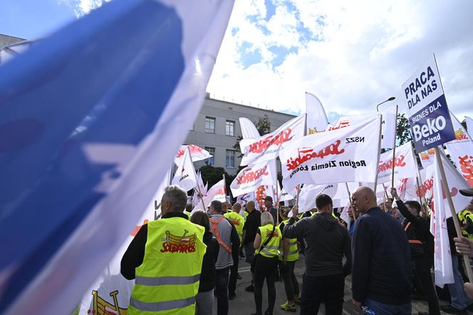 Protest pracowników pod ambasadą Turcji