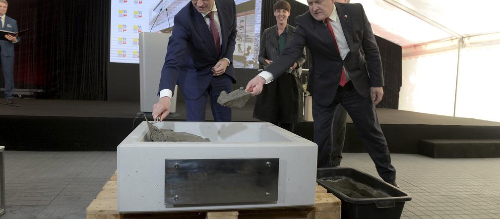 Premier wmurował kamień