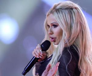 Zaoferował tysiąc złotych za ZUŻYTE rajstopy Dody. Szybko wybiła mu to z głowy!