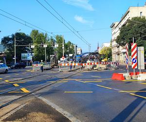 Poranny armagedon na Grabiszyńskiej we Wrocławiu. Ludzie jadą do pracy i szkoły, a tu remonty