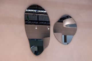 Metaliczne, lśniące dekoracje będą modne w 2025 roku