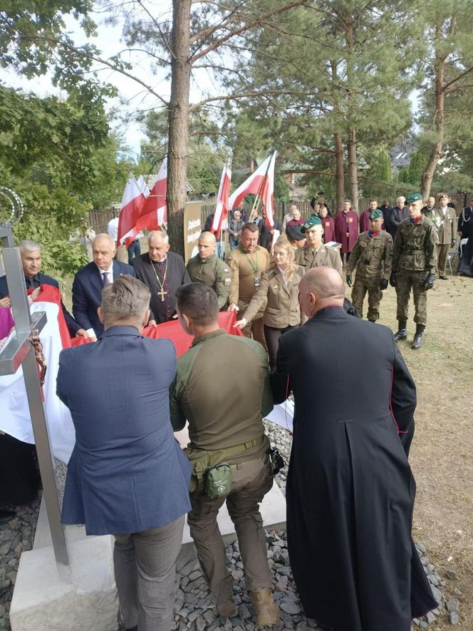 Młody żołnierz zginął na granicy z Białorusią. Odsłonili pomnik na jego cześć. „Niech będzie symbolem”