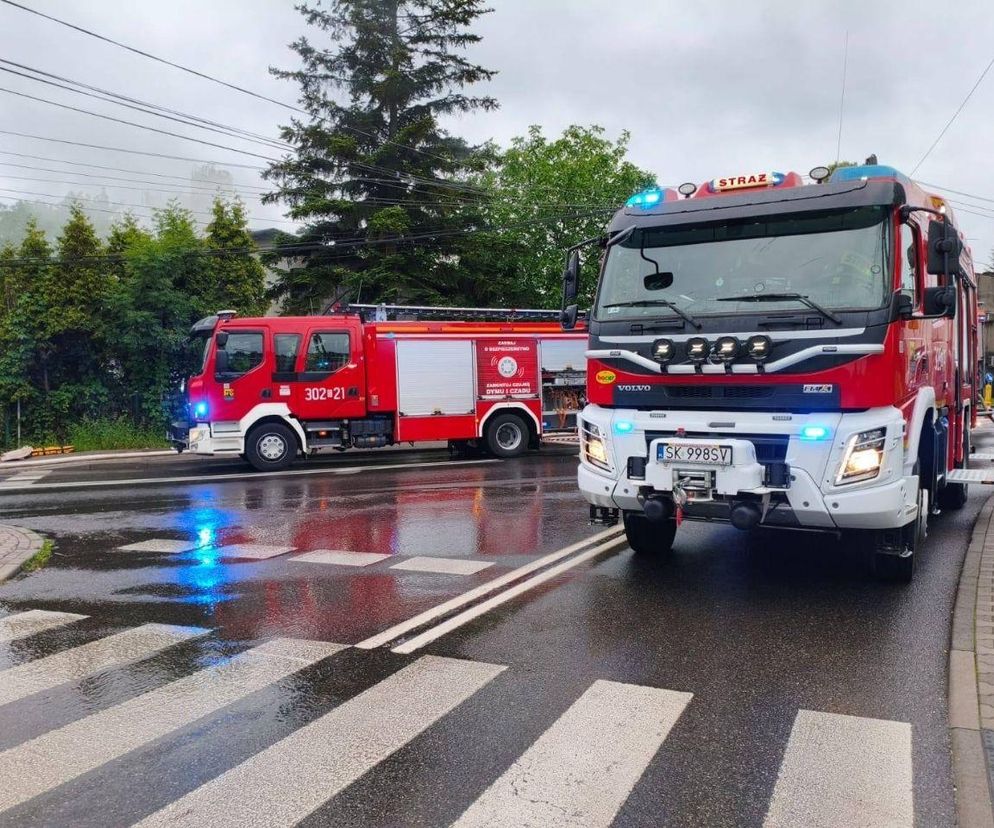 Pożar budynku wielorodzinnego w Katowicach. Na miejscu interweniowało kilkudziesięsiu strażaków