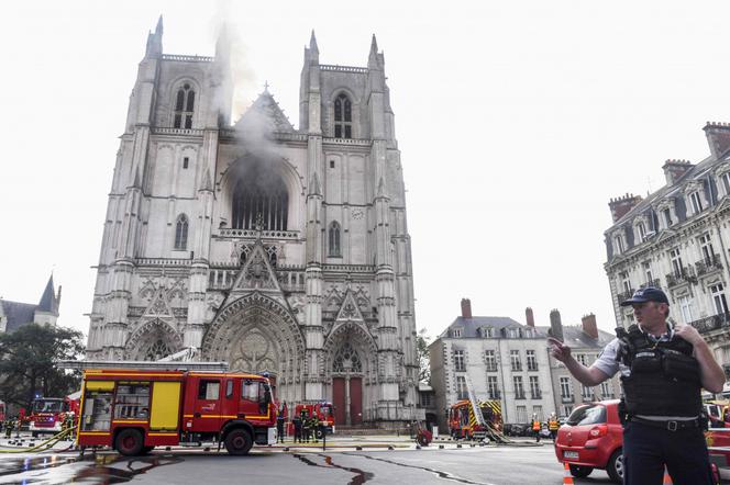 Pożar katedry w Nantes