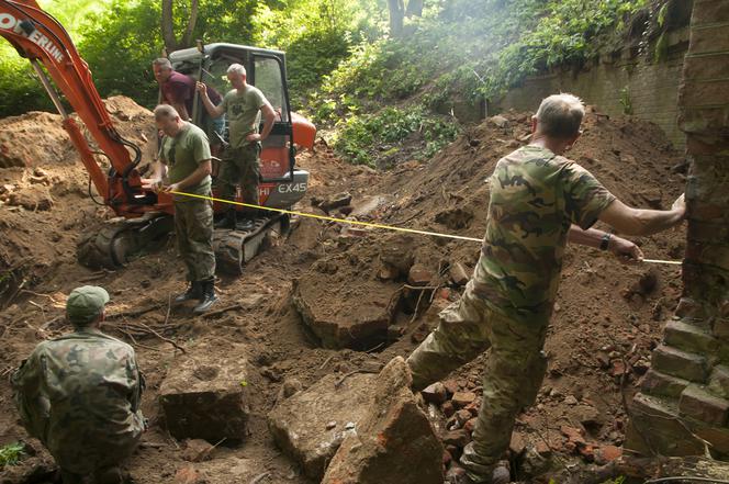 Wystrzałowe odkrycie na skalę europejską niedaleko Przemyśla. Dwie kompletne armaty! [foto]