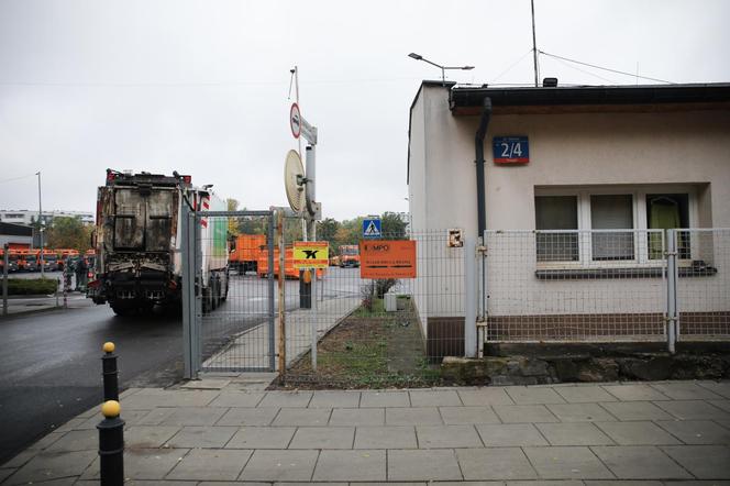 Flota śmieciarek w Warszawie właśnie urosła. Na ulice wyjadą nowe pojazdy