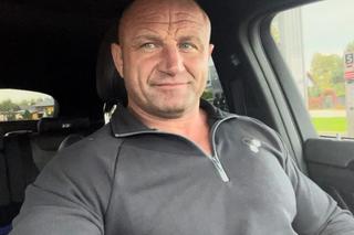 Wszystkim poopadały szczęki, kiedy Mariusz Pudzianowski odkopał zdjęcie, gdy ważył 150 kilo! Aż ciarki przechodzą po samym spojrzeniu