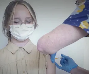 Katowice: Bezpłatne szczepienia przeciwko HPV dla chłopców i dziewczyn. Odpowiada za raka szyki macicy