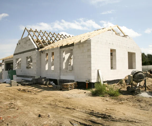Budowa domu krok po kroku, czyli poradnik początkującego inwestora