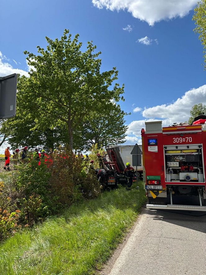 Śmiertelny wypadek pod Olsztynem. 39-latek zignorował znak "stop"? [ZDJĘCIA].