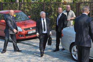 Co Jarosław Kaczyński nosi w teczce?