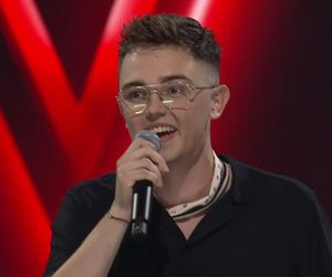 Uczestnik The Voice of Poland w zagranicznej odsłonie show. Wiktor Zwierzyński odwrócił cztery fotele!