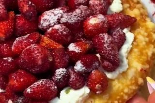 Influencerka kupiła viralową drożdżówkę za 59 zł. To, co w niej znalazła mocno ją zaskoczyło