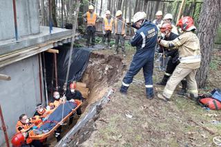 Wypadek na budowie! Fachowiec spadł do rowu! Wszystkie służby postawione NA BACZNOŚĆ!