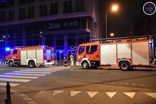 Huknął autem w kino na Pradze. I zwiał 