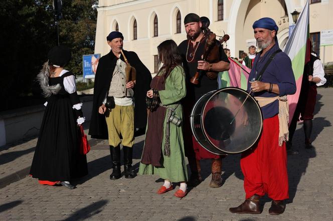 Korowód w ramach Międzynarodowego Festiwalu Renesansu w Lublinie