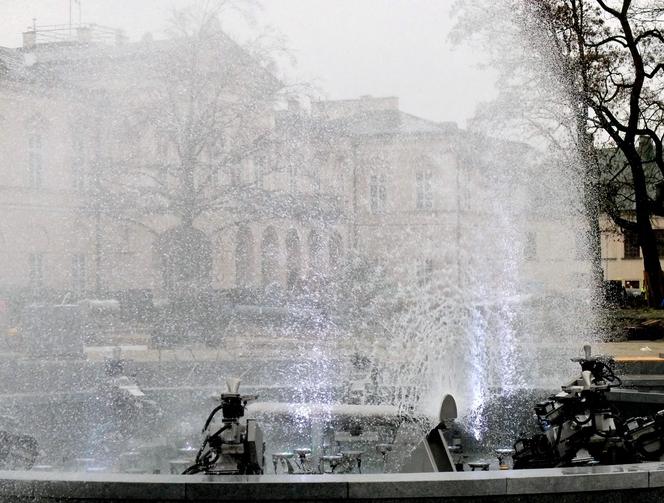 Lublin: Wypróbowano fontannę na Placu Litewskim [ZDJĘCIA]