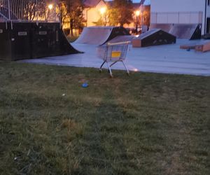 Bałagan na skateparku na Gronowie