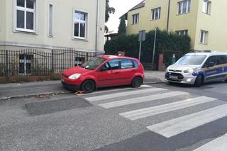 Bydgoszczanie nagminnie dzwonią i skarżą się, że nie mogą ruszyć spod domu. Strażnicy miejscy mówią, że to „radosne parkowanie”