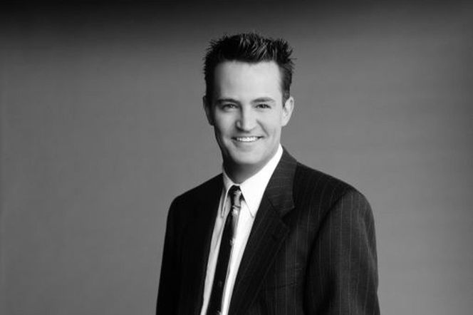 Mathew Perry nie żyje. Na co zmarł Chandler z Przyjaciół?