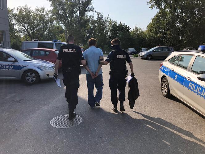 Zuchwałe kradzieże w Toruniu. Sprawcy przeszkodziła ekspedientka, później dopadli go policjanci