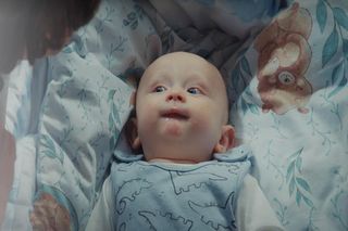 M jak miłość, odc. 1878. Antoś (Mark Myronenko), Marysia (Małgorzata Pieńkowska)