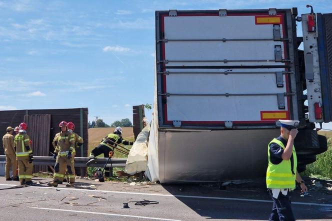 Tragiczny wypadek na S12. Nie żyje kierowca ciężarówki