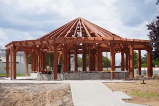 Tężnia solankowa w Parku im. Jadwigi Dziekońskiej