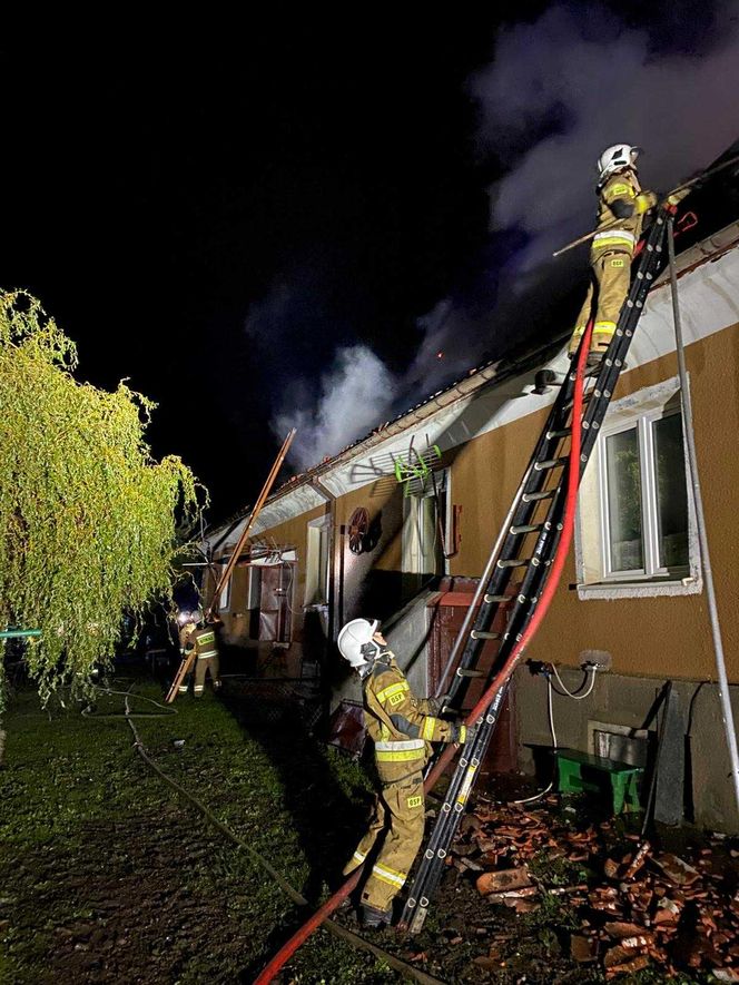 Tragiczny pożar pod Kętrzynem. Nie żyją dwie osoby. Wśród ofiar 13-letnia dziewczynka