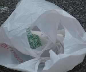 Tragedia w Marysinie Wawerskim: Motocyklista wjechał w pieszych przy cmentarzu