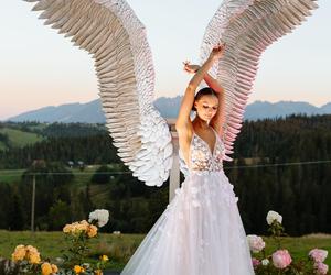 Skrzydła anioła hitem mody! To projekt Diany Walkiewicz z Radomia