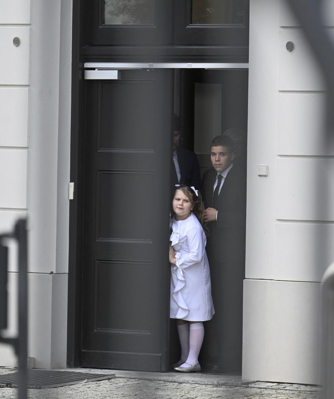 Kasia Nawrocka czuje się już w Belwederze jak u siebie! Przemieszcza się na rowerku!