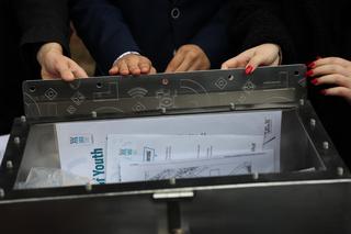 Uroczyste odsłonięcie tablicy al. Europejskiej Stolicy Młodzieży Lublin 2023 i zakopanie kapsuły czasu w Parku Ludowym