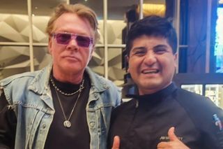 Stracił posadę w hotelu, bo zrobił sobie zdjęcie z Axlem Rose'em. To historia z Peru 