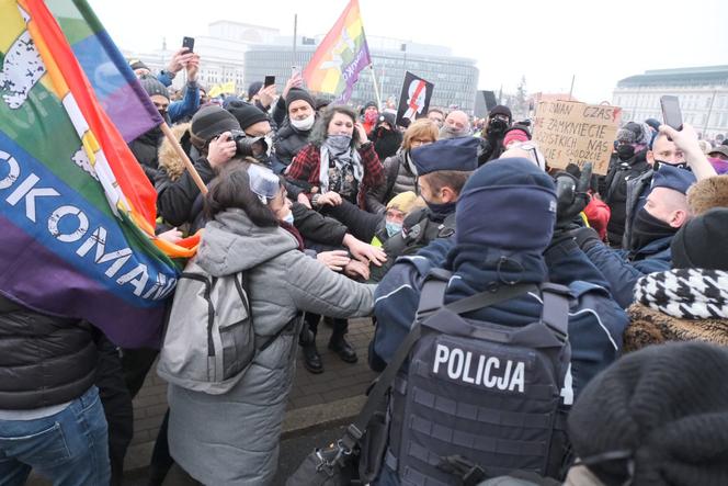 Starcie policji z uczestnikami protestu