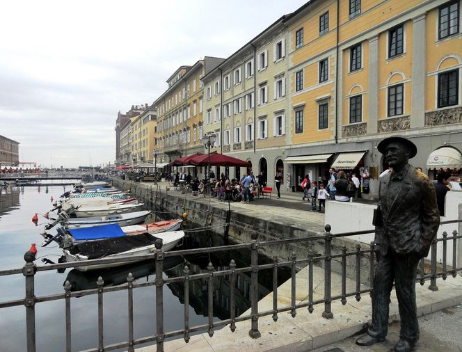 Pomnik pisarza Jamesa Joyce'a nad Grand Canale